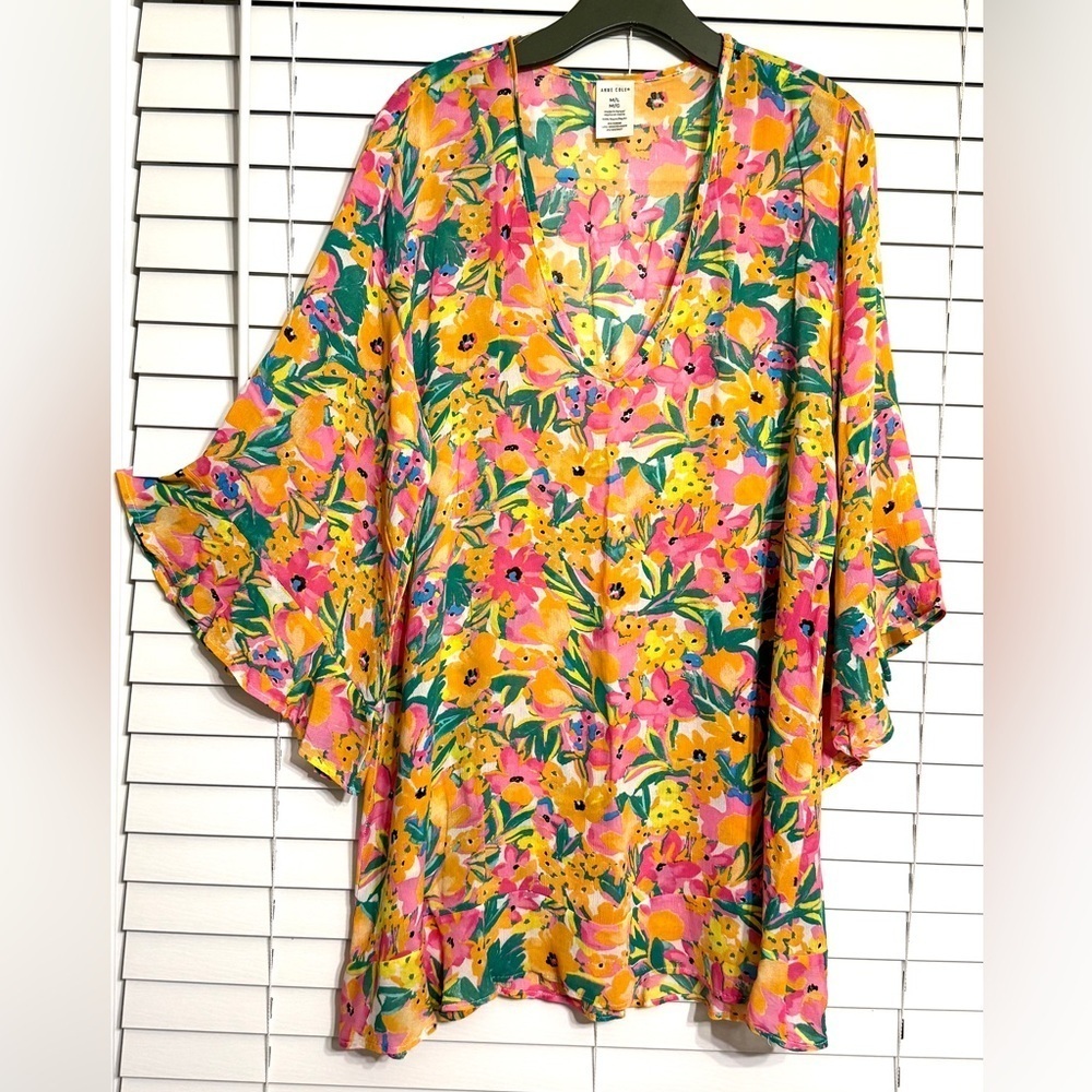 Anne Cole   V-neck kimono style top size M/L